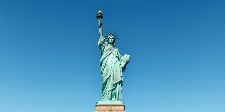 statue of liberty görseli oluştur sitemde kullanabileceğim